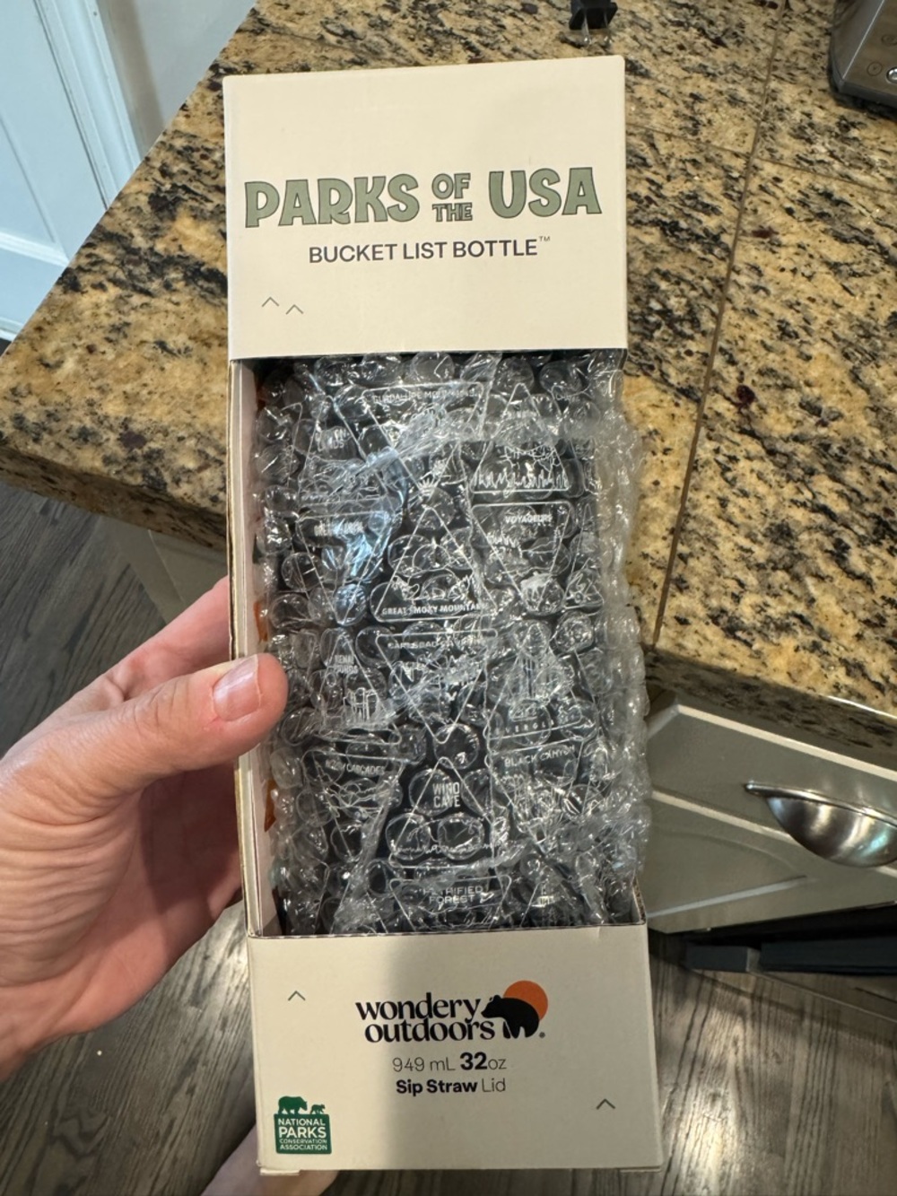 Wondery Outdoors Black 'Parks of the USA' Bucket List Bottle - Sip Straw Lid